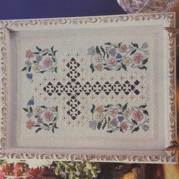 Just CrossStitch Magazine April 1999 - Picture 11 of 14